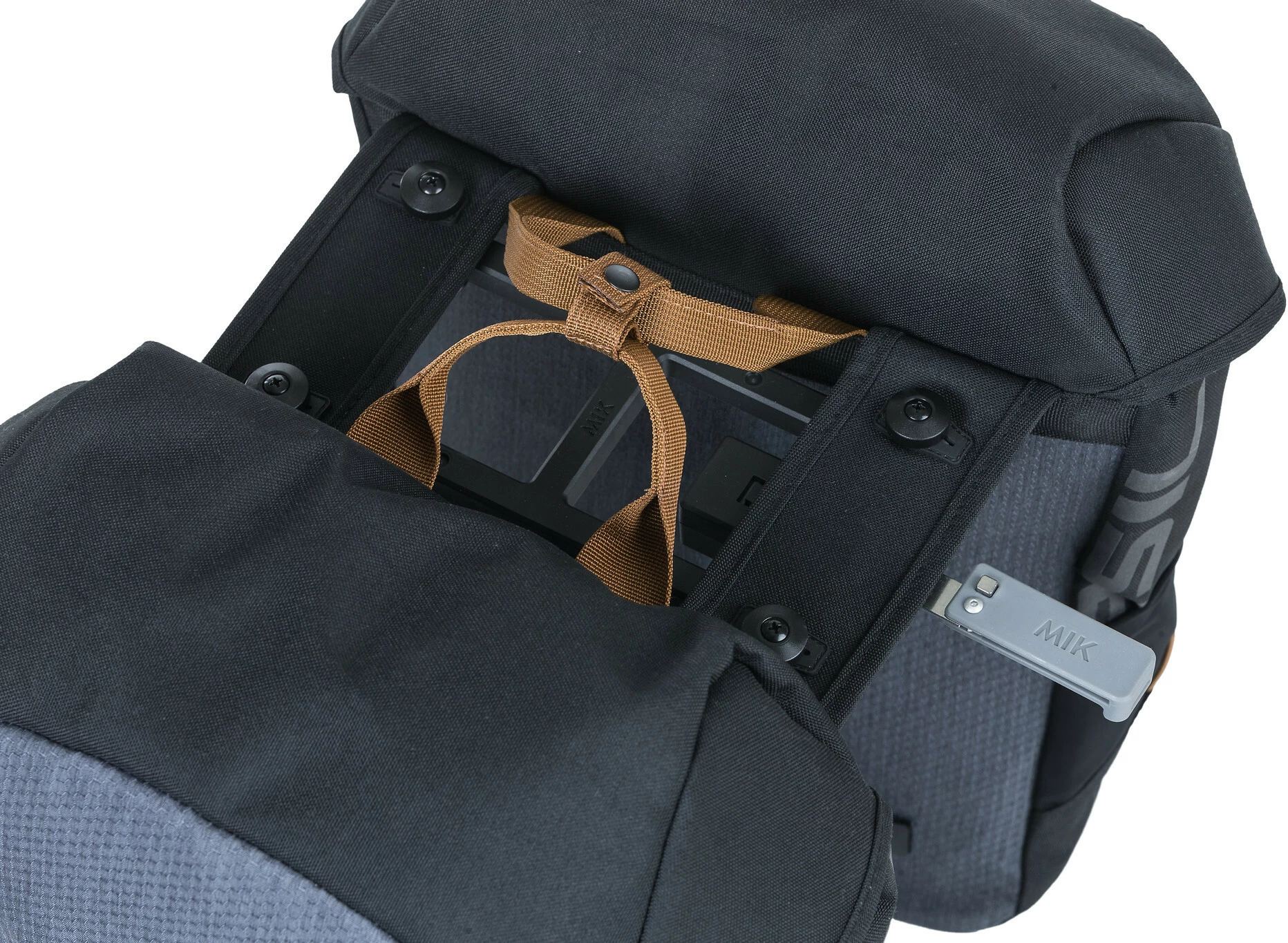 Basil Bei Brügelmann Online Basil Miles Doppel-Gepäckträgertasche MIK 34l Schwarz/blau 4 Basil Bei Brügelmann Online Basil Miles Doppel-Gepäckträgertasche MIK 34l Schwarz/blau – Bild 2