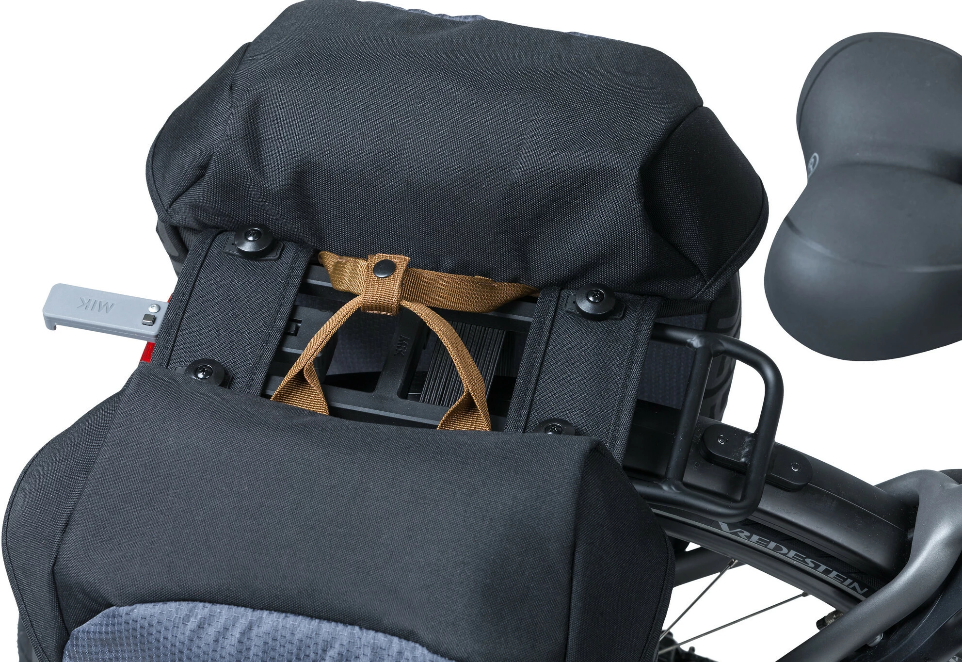 Basil Bei Brügelmann Online Basil Miles Doppel-Gepäckträgertasche MIK 34l Schwarz/blau 6 Basil Bei Brügelmann Online Basil Miles Doppel-Gepäckträgertasche MIK 34l Schwarz/blau – Bild 4