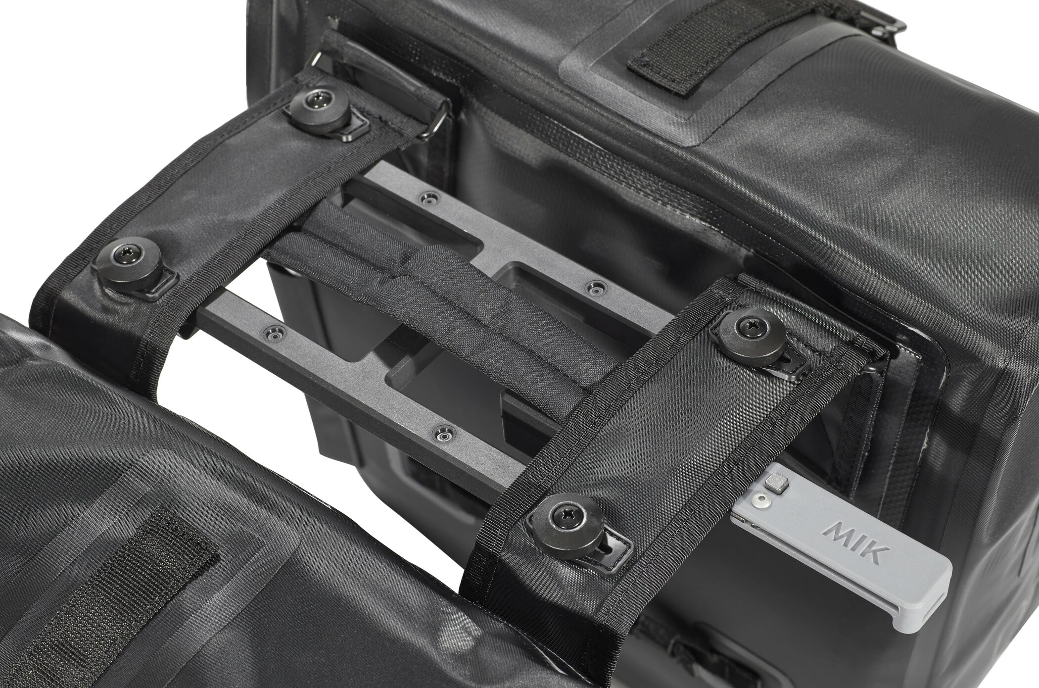 Basil Bei Brügelmann Online Basil Urban Dry Doppel-Gepäckträgertasche MIK 32l Schwarz 5 Basil Bei Brügelmann Online Basil Urban Dry Doppel-Gepäckträgertasche MIK 32l Schwarz – Bild 3