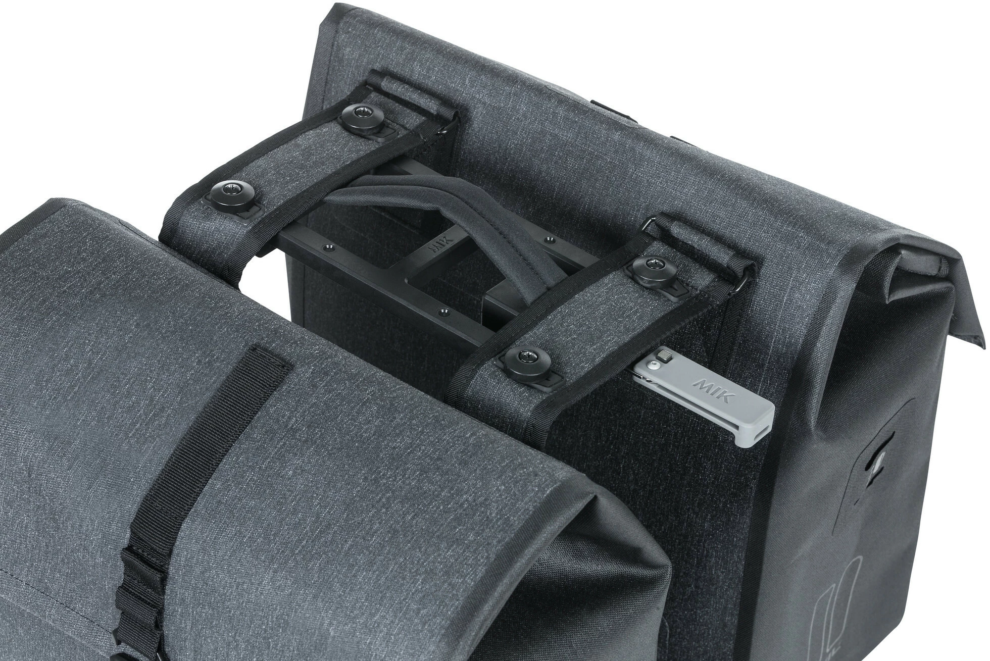 Basil Bei Brügelmann Online Basil Urban Dry Doppel-Gepäckträgertasche MIK 32l Grau 5 Basil Bei Brügelmann Online Basil Urban Dry Doppel-Gepäckträgertasche MIK 32l Grau – Bild 3