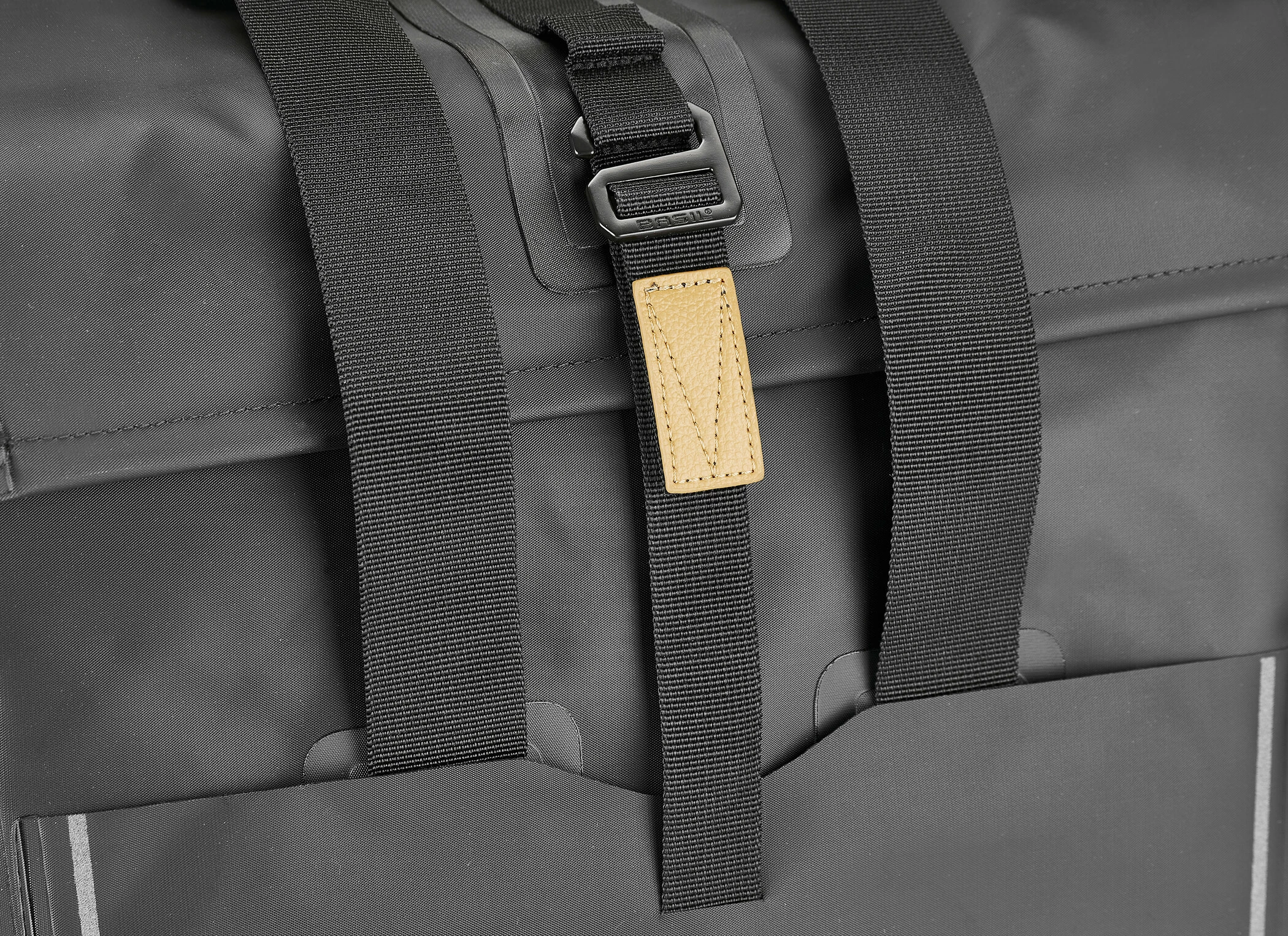 Basil Bei Brügelmann Online Basil Urban Dry Fahrrad-Shopper-Tasche 25l Schwarz 7 Basil Bei Brügelmann Online Basil Urban Dry Fahrrad-Shopper-Tasche 25l Schwarz – Bild 5