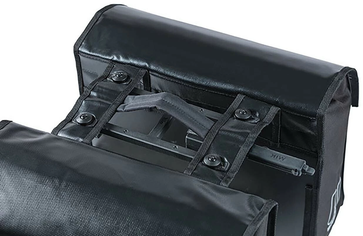 Basil Bei Brügelmann Online Basil Urban Load Doppelpacktasche 48-53l Inkl. MIK Platte Schwarz 4 Basil Bei Brügelmann Online Basil Urban Load Doppelpacktasche 48-53l Inkl. MIK Platte Schwarz – Bild 2