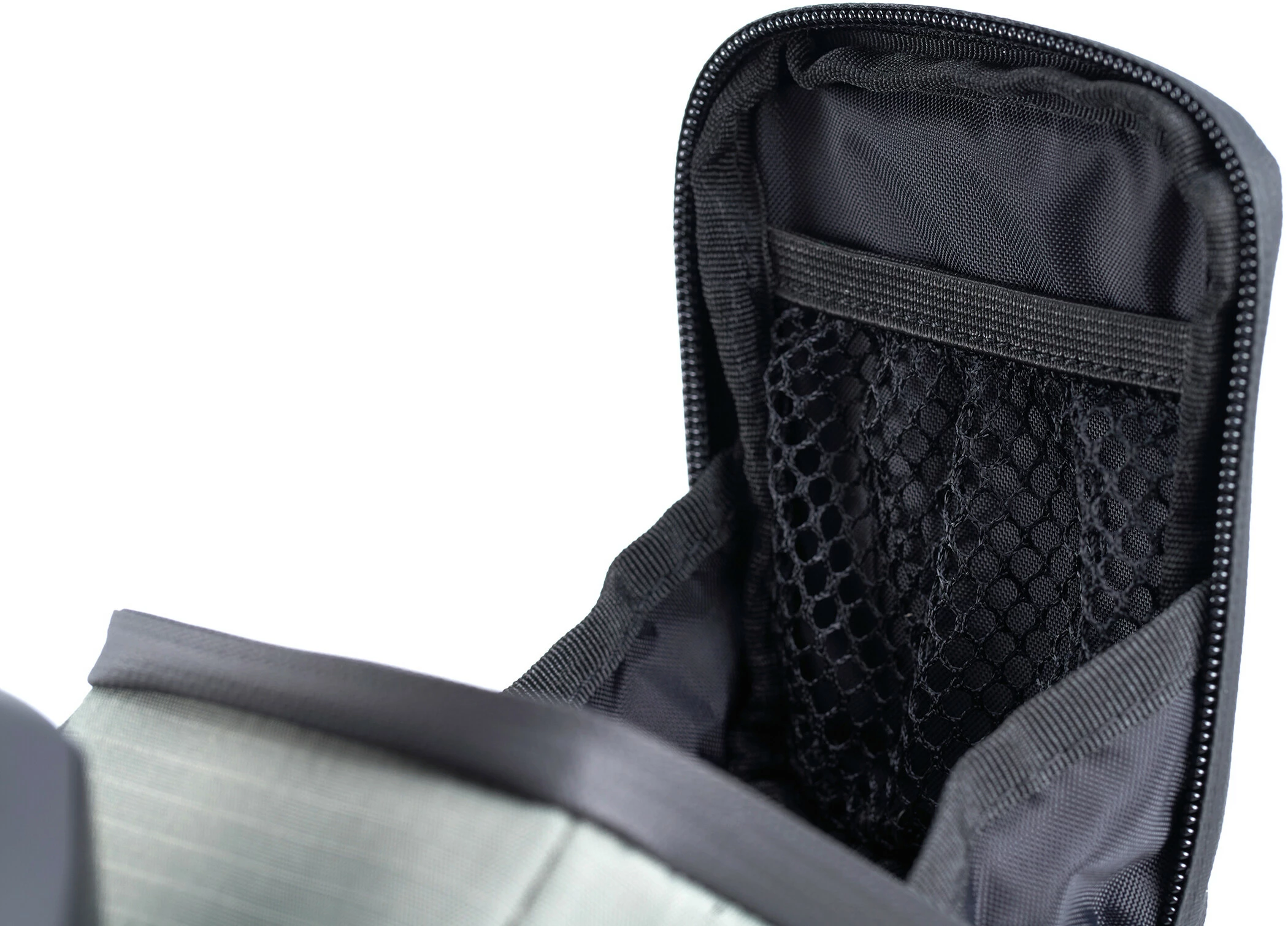 Cube ACID Bei Brügelmann Online Cube ACID Click Satteltasche L Oliv 7 Cube ACID Bei Brügelmann Online Cube ACID Click Satteltasche L Oliv – Bild 5