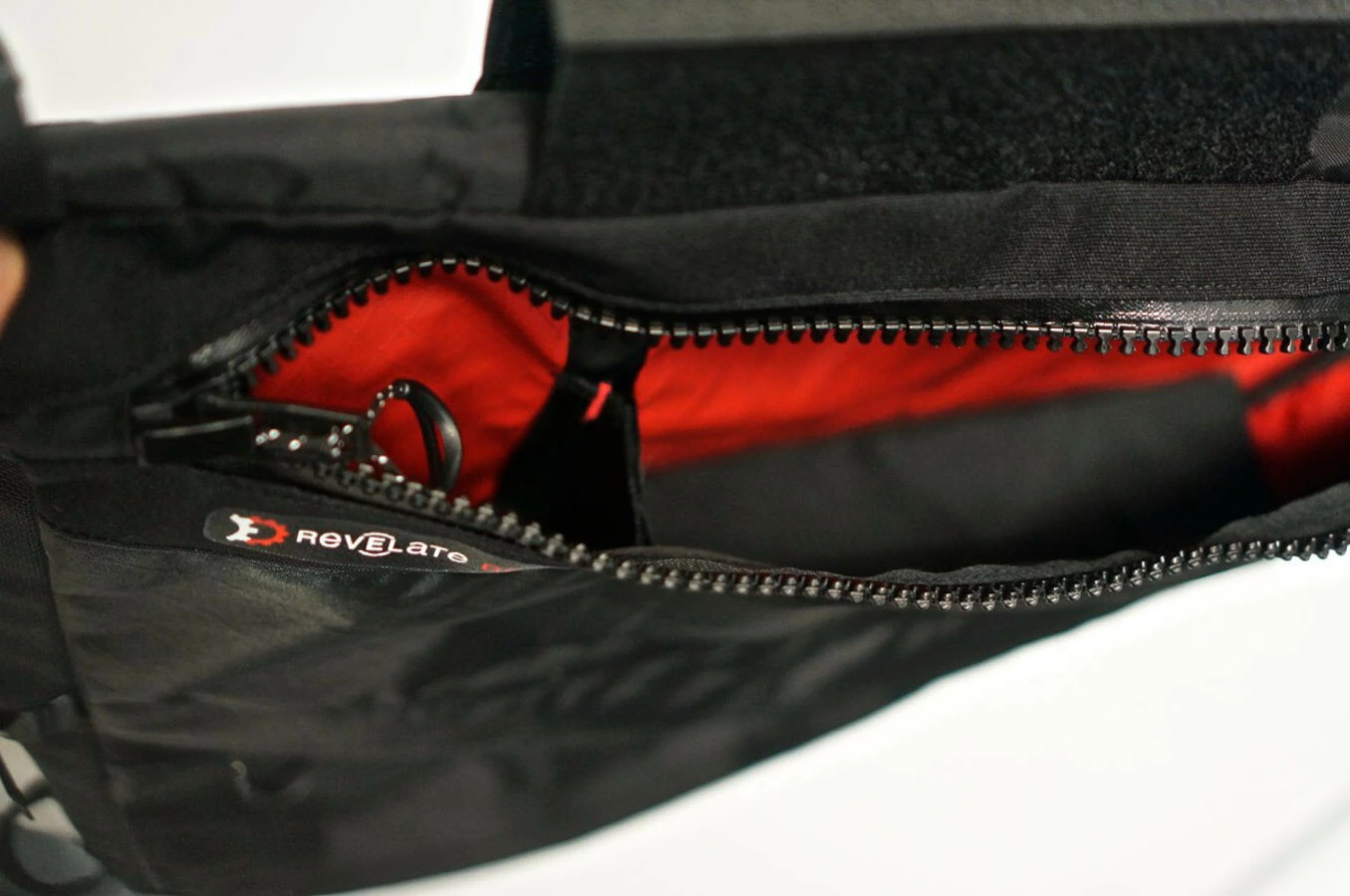 Revelate Designs Bei Brügelmann Online Revelate Designs Ripio Rahmentasche L Schwarz 5 Revelate Designs Bei Brügelmann Online Revelate Designs Ripio Rahmentasche L Schwarz – Bild 3